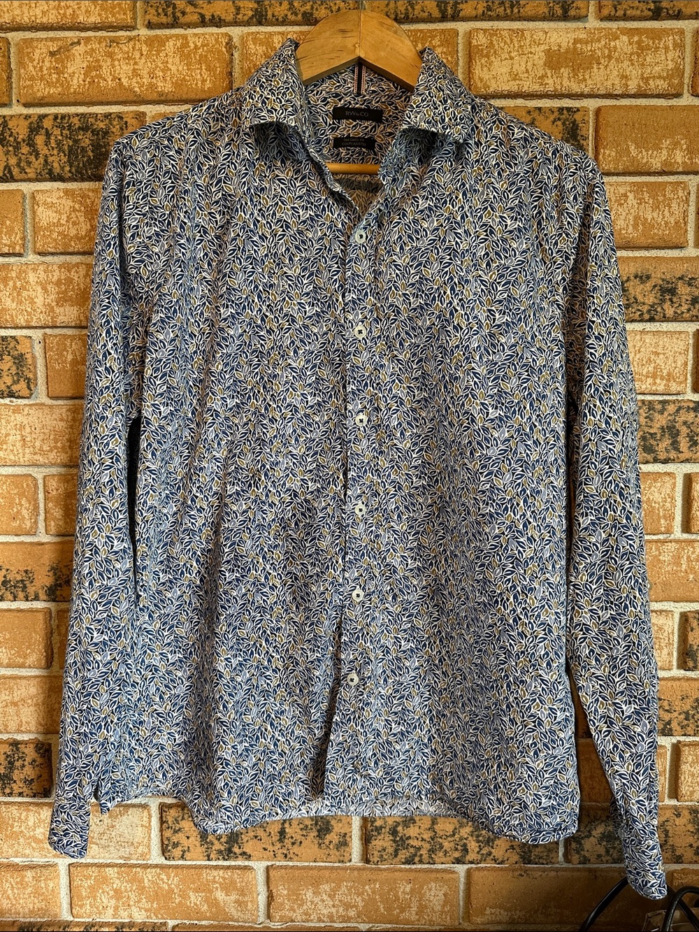 RW&CO. Men's Blue and White Floral Button-Down Shirt